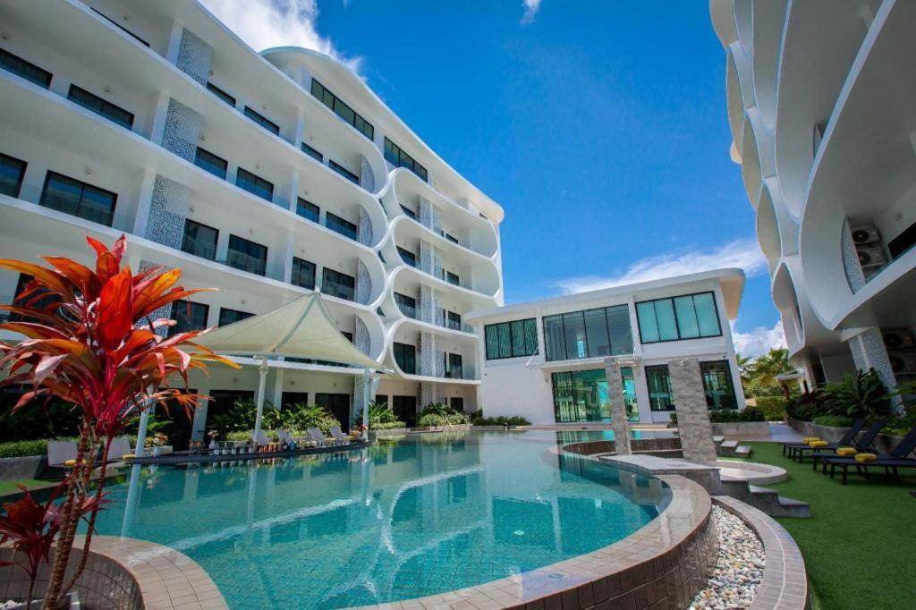 Utopia Naiharn Nai Harn Exterior photo